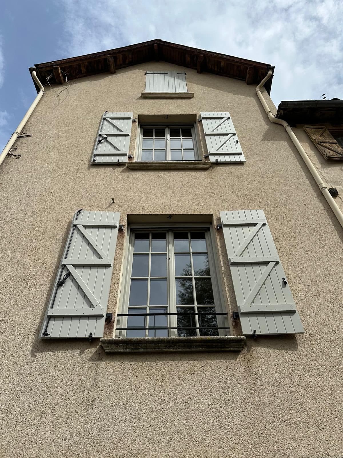 Fenêtre bois pour maison ancienne à Capdenac