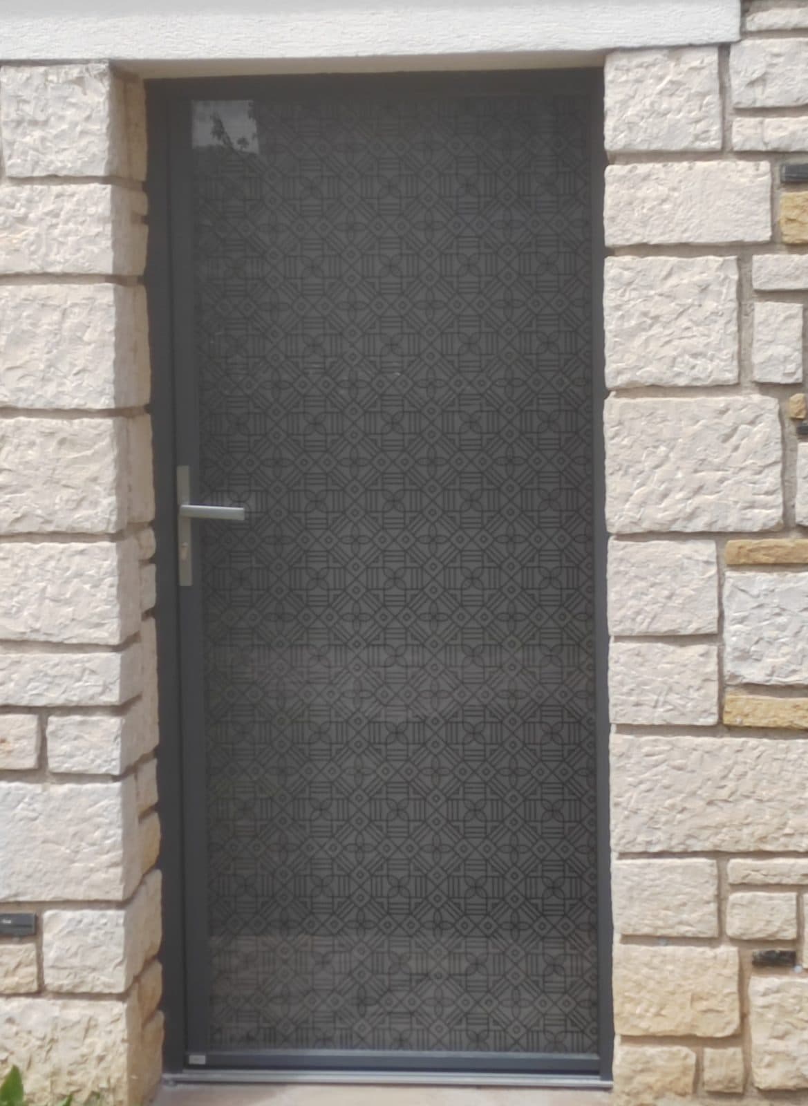 Porte d’entrée alu à Cajarc