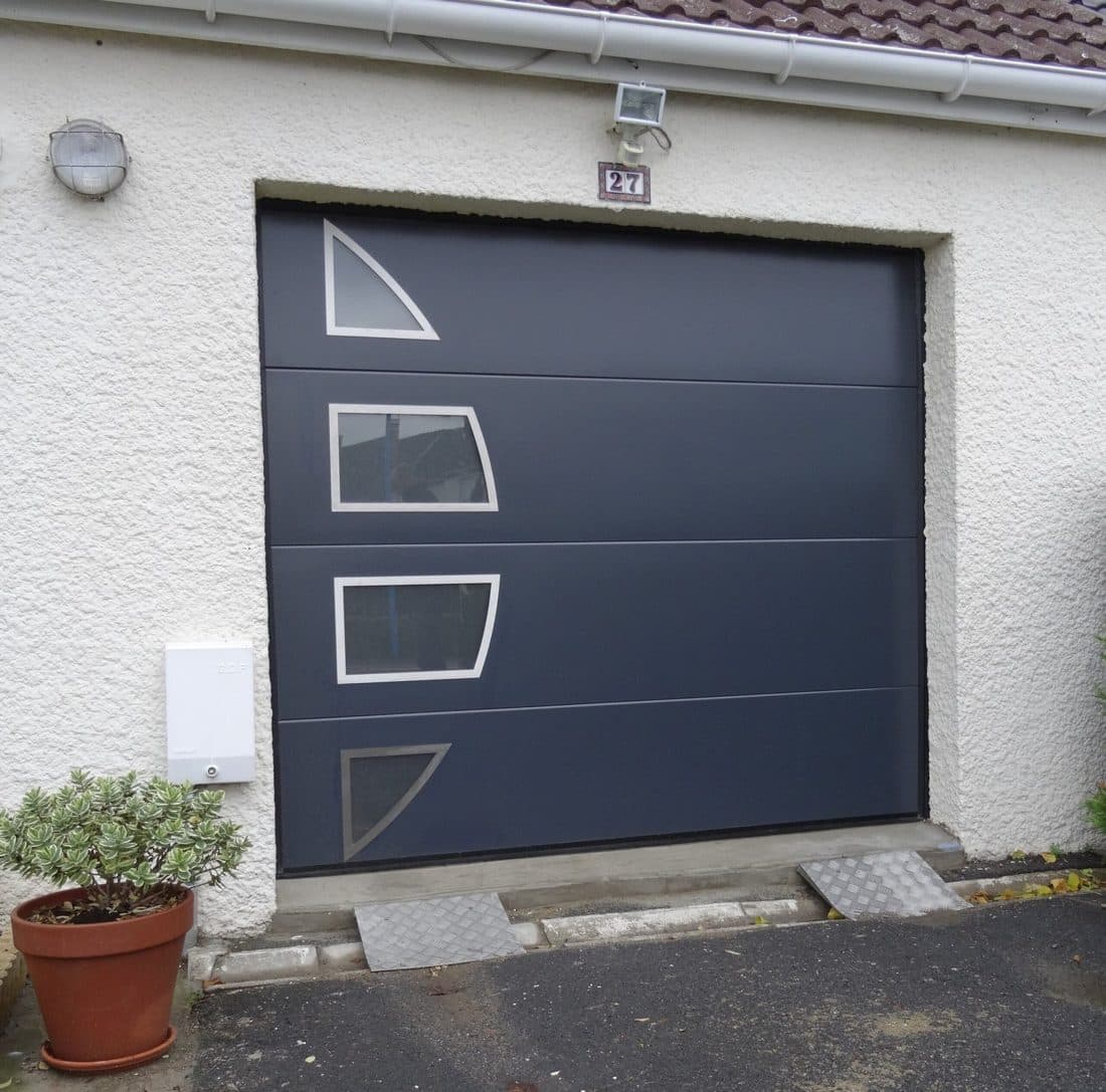 Portes de garage posés par AM Fermetures