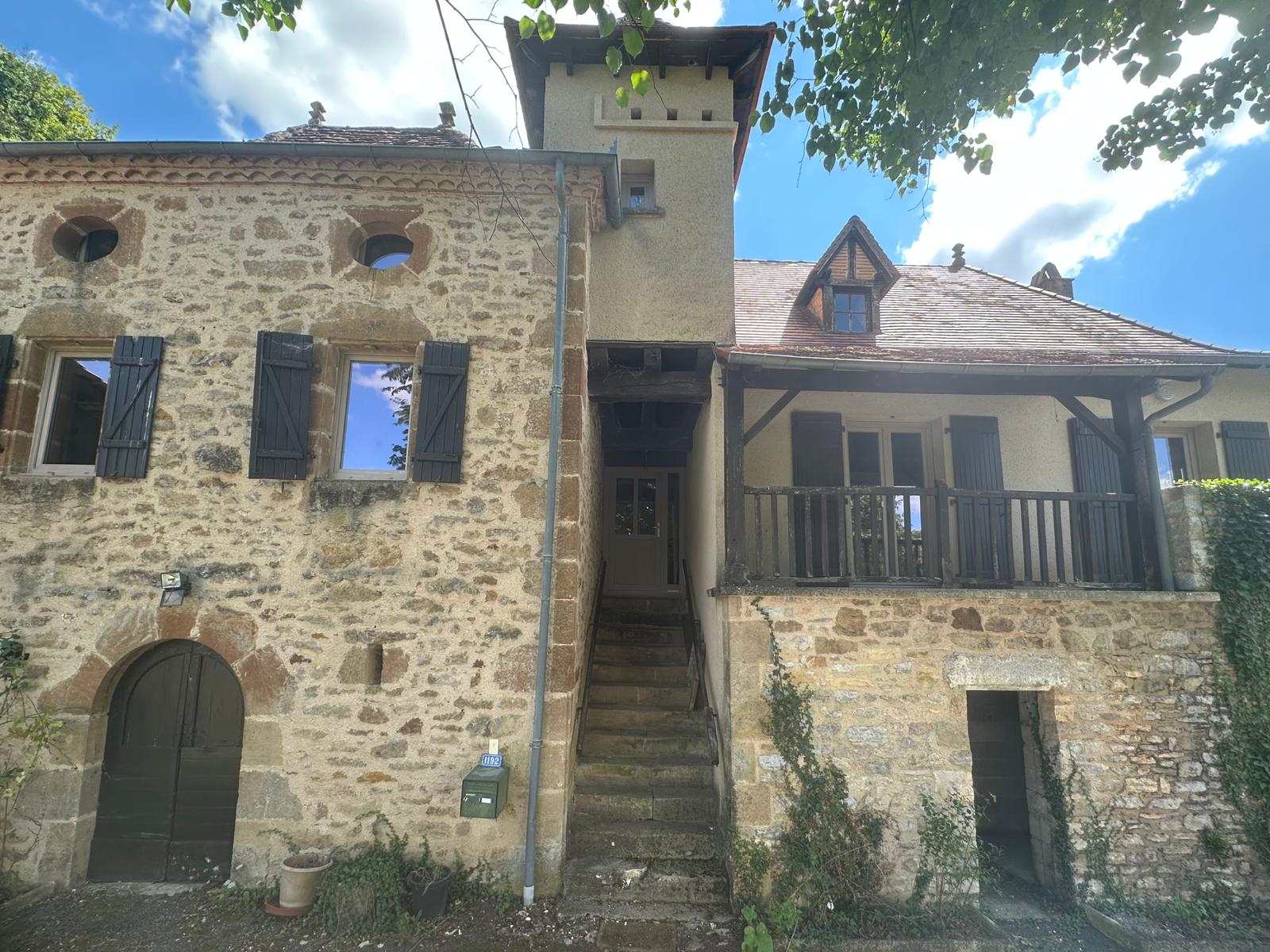 Menuiserie à Figeac réalisant portes, fenêtres et volets