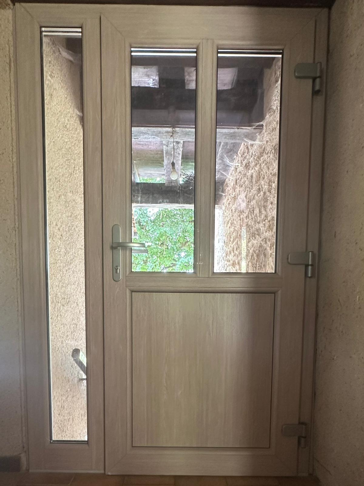 Porte d'entrée sur mesure à figeac